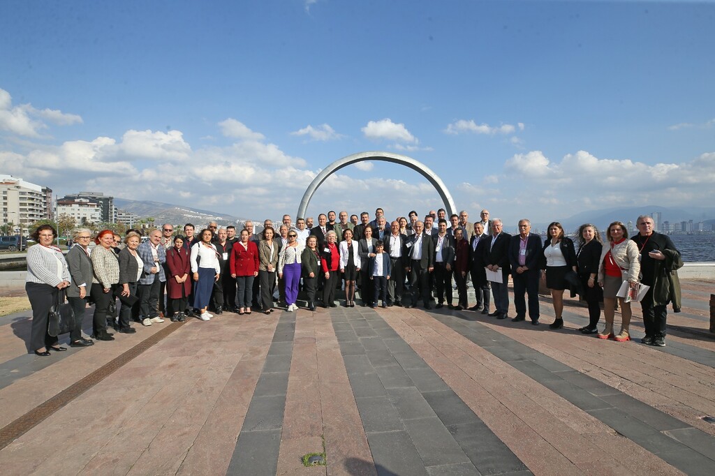İzmir Kent Konseyleri Birliği, Karşıyaka’da ‘dayanışma’ için buluştu
