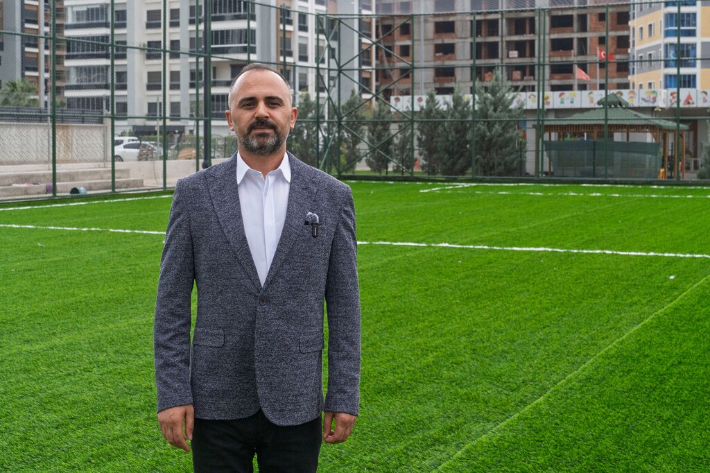 Büyükşehir’den gençlere beş yeni halı saha