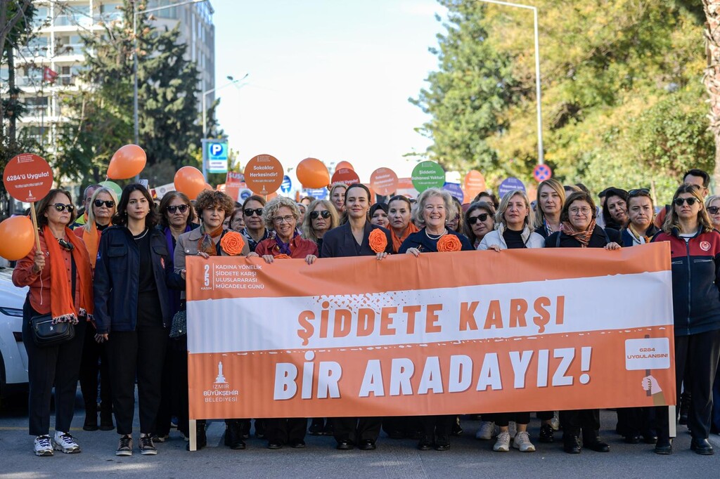 Kadına şiddete karşı “turuncu” yürüyüş