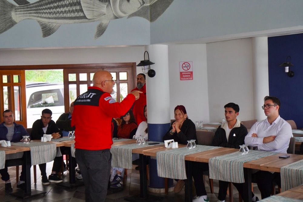 Çeşme Belediyesi ve AKUT’tan ÇEŞTUR personeline afet bilinci eğitimi