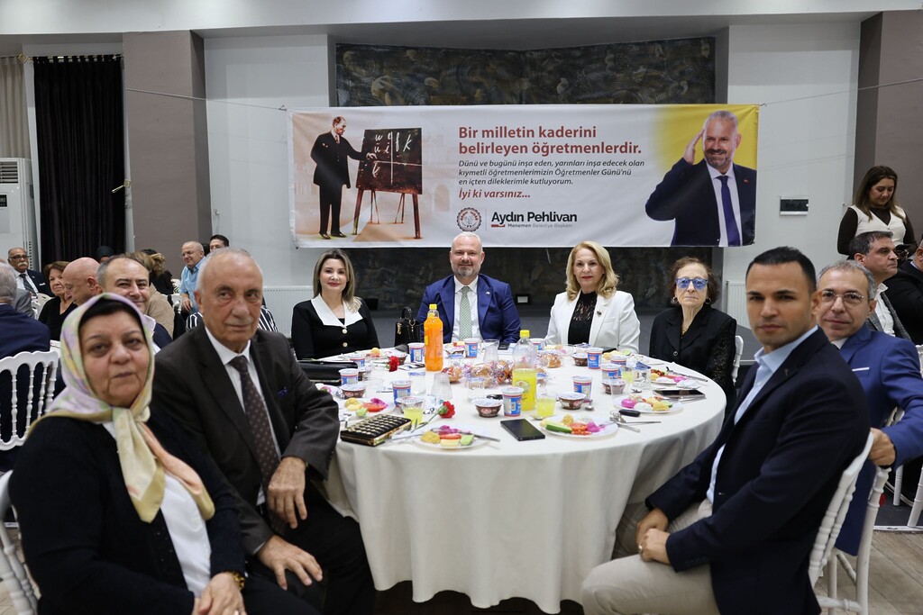 Pehlivan öğretmenlerle buluştu “Bir milletin istikbali, öğretmenlerin elindedir”