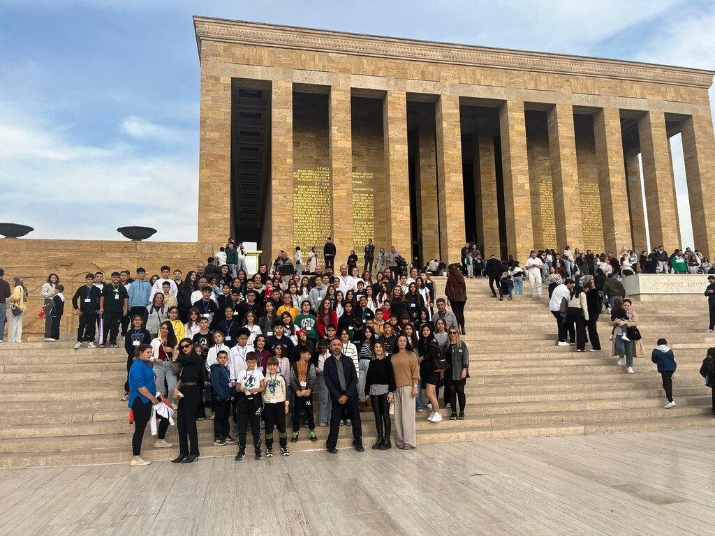 Güzeltepe İlk ve Ortaokulu'ndan Ata’ya Ziyaret