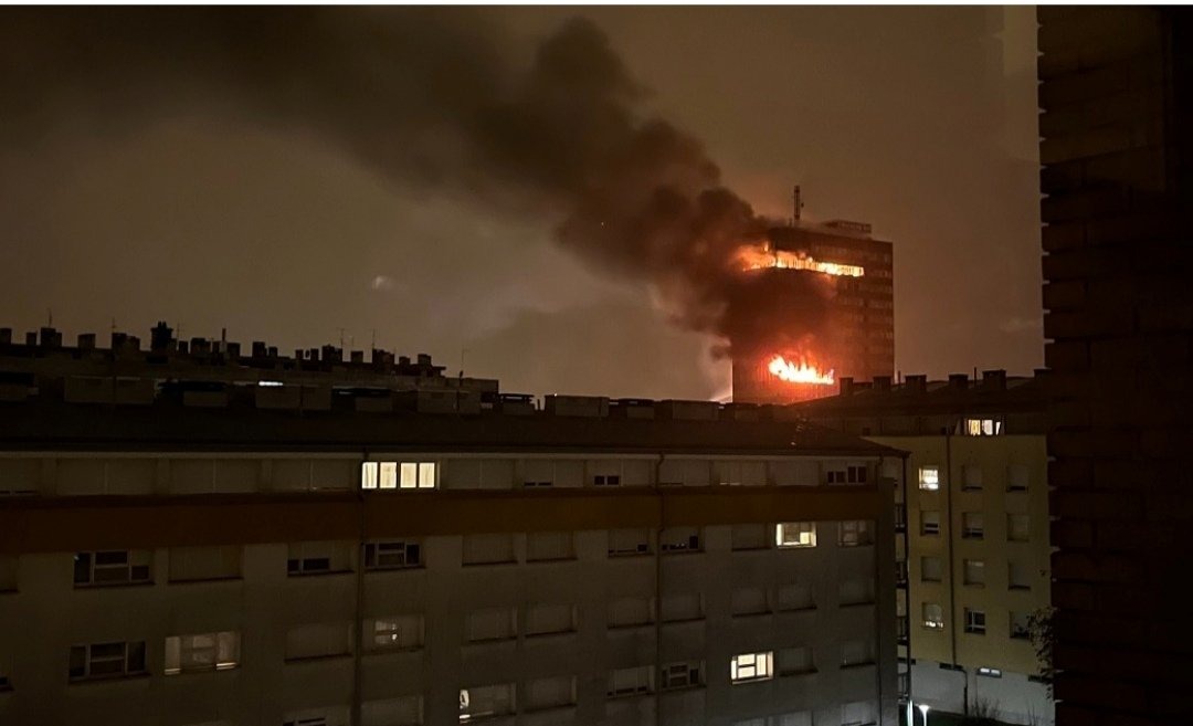 Hırvatistan’da Yangın! Vjesnik Gökdeleni Alevlere Teslim Oldu