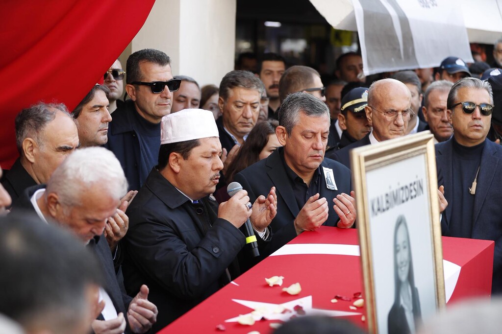 Manisa’nın ilk kadın belediye başkanı Gülşah Durbay son yolculuğuna uğurlanıyor