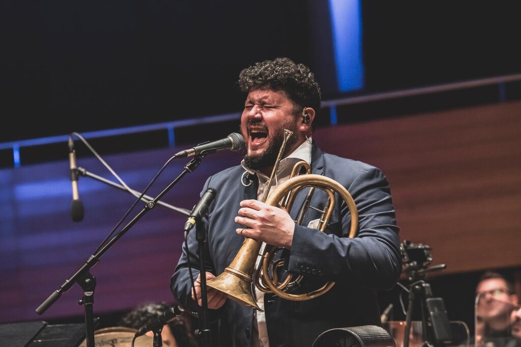 İzmir Oda Orkestrası Latin müzikleriyle dans ettirdi