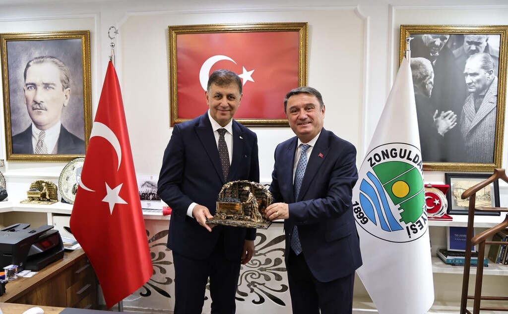 Başkan Tugay Zonguldak’ta düzenlenen sağlık zirvesine katıldı