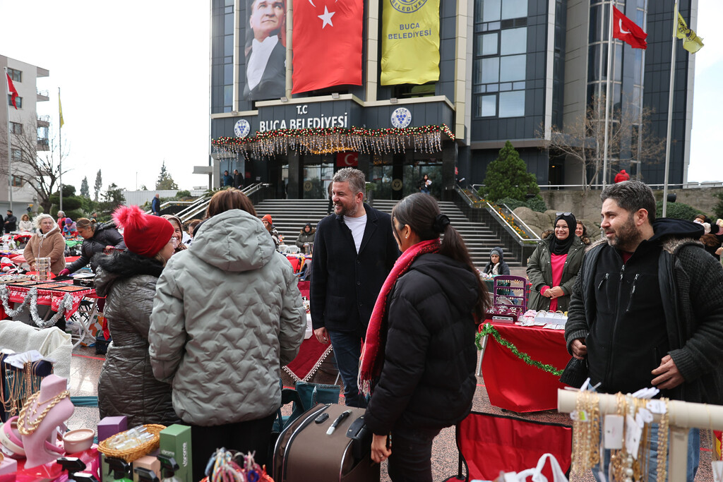 Buca’da dayanışma ve alışveriş bir arada