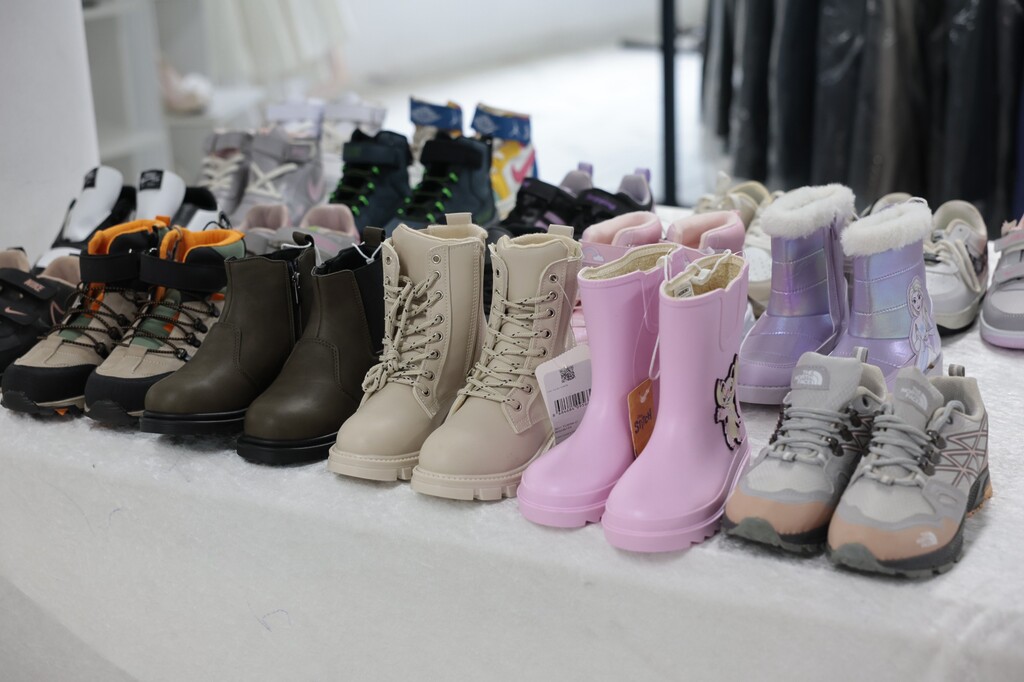 Konak’ta yürekleri ısıtan dayanışma: Giysi Market kış sezonuna hazır