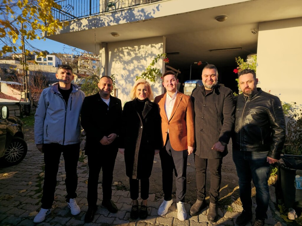 Vekil Değil, Gönül Elçisi: Şebnem Bursalı Bornova’da