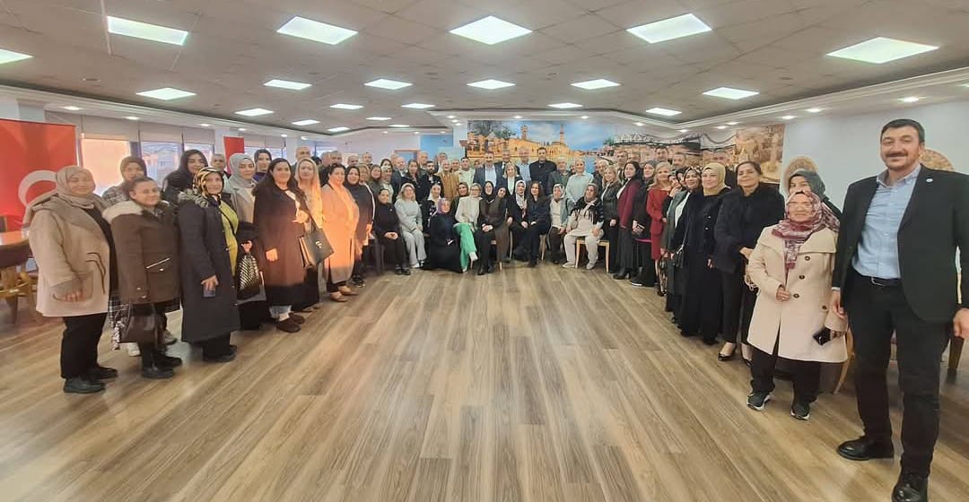 İzmir’de “Cumhur İttifakı İzmir 35” Rüzgarı: Dijitalden Meydanlara Uzanan Gönül Hareketi