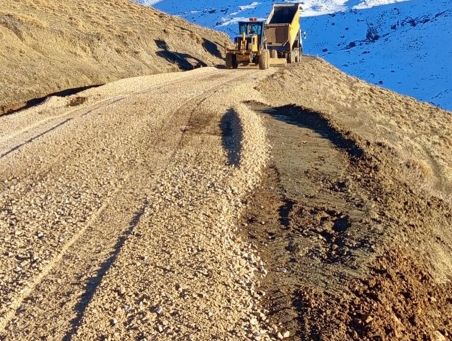BAŞKAN ŞAN: “HINIS'TA 2026’DA ASFALTSIZ TEK BİR KÖY KALMAYACAK”