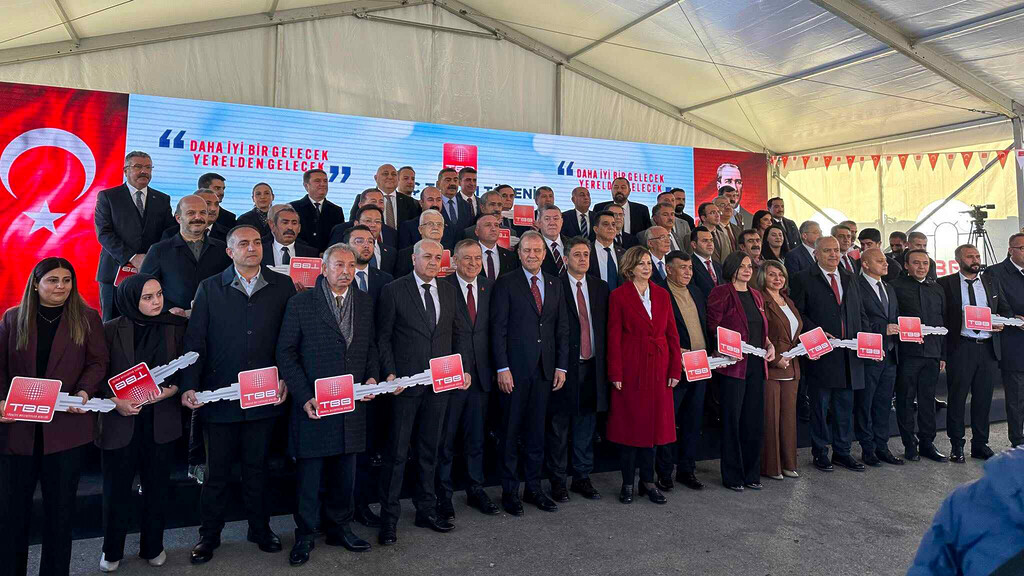 Bayındır Belediyesine TBB’den Kepçe Hibesi  
