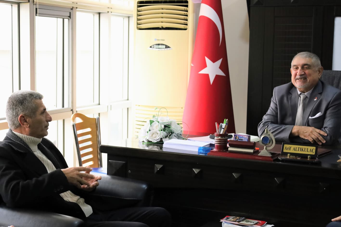 Çiğli Belediyesi Esnaf Masası, Arif Altıkulaç'ı ziyaret etti.