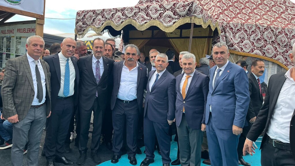 MHP İzmir Milletvekili Tamer Osmanağaoğlu ve MHP İzmir İl Başkanı Veysel Şahin