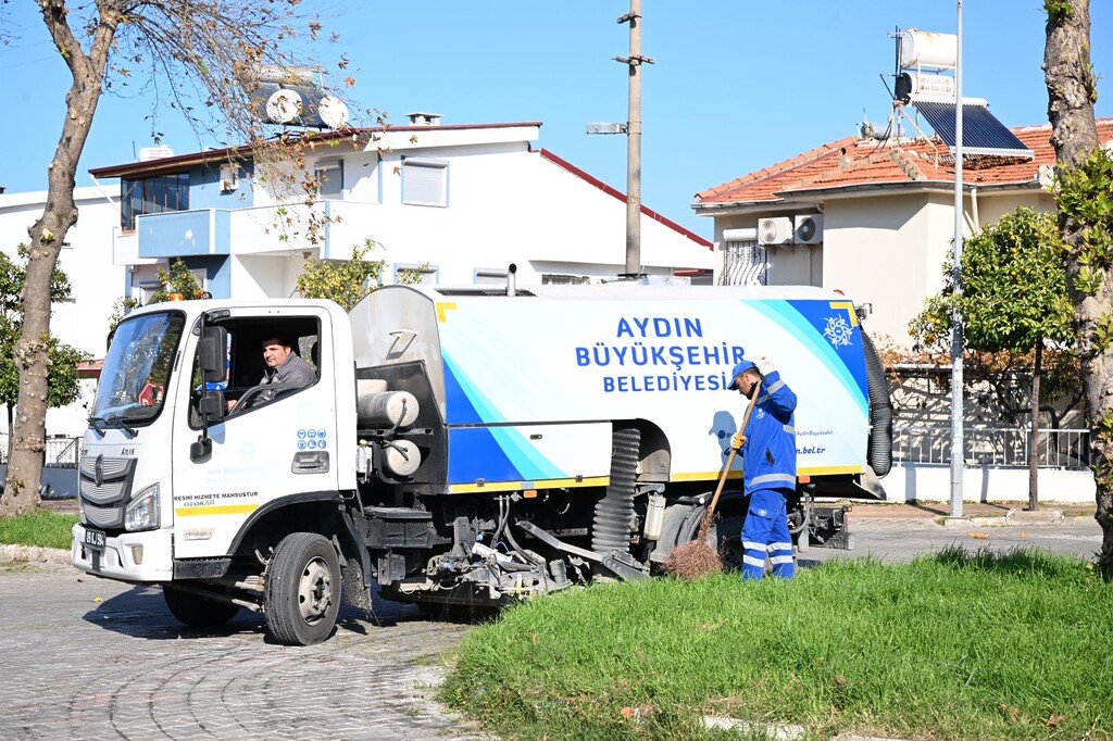 BAŞKAN ÇERÇİOĞLU’NDAN KUŞADASI’NA PIRIL PIRIL DOKUNUŞ