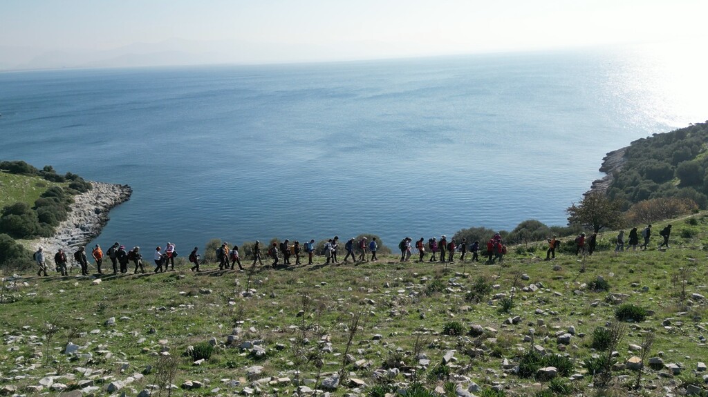 İzmir Büyükşehir’den Üniversitelilere Efes-Mimas Yolu’nda Tarih ve Doğa Buluşması