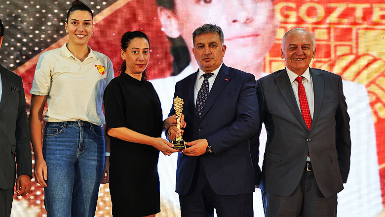 Göztepe Kadın Voleybol Takımı 2025 yılı Spor Başarı Ödülünü Kazandı