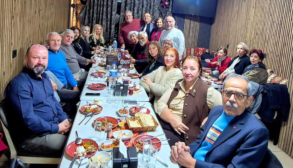 Şiir Kalbimizde Platformu’ndan Karşıyaka’da Sanat Dolu Yılbaşı Buluşması