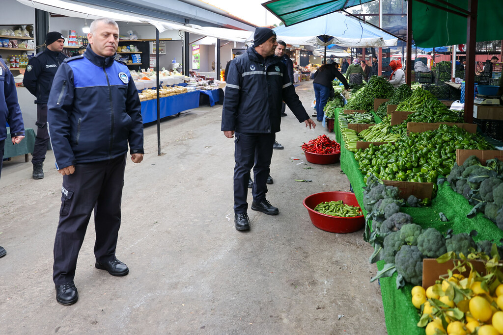 Buca Belediyesi’nden pazar yerlerinde “kayıt dışı” operasyonu