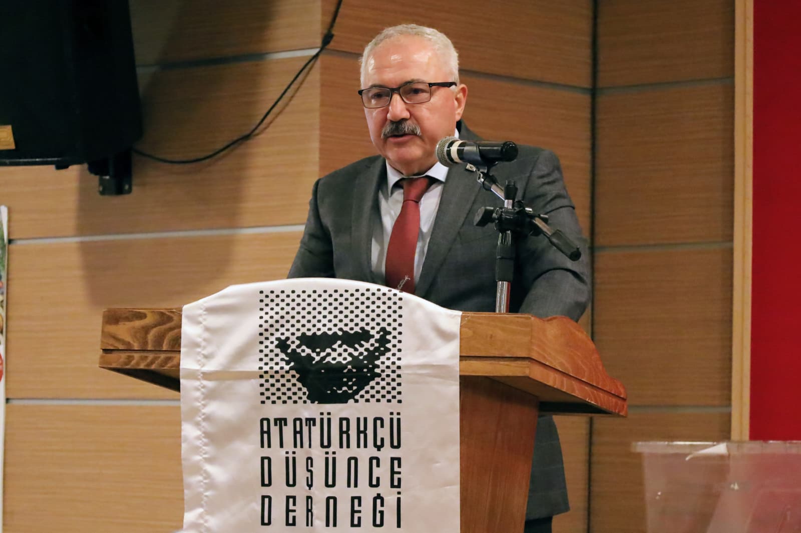 ADD Çiğli Şubesi Genel Kurulu'nda Mustafa Bakkal Güven Tazeledi