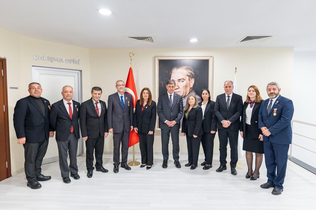 Şehit aileleri derneklerinden Başkan Tugay’a ziyaret