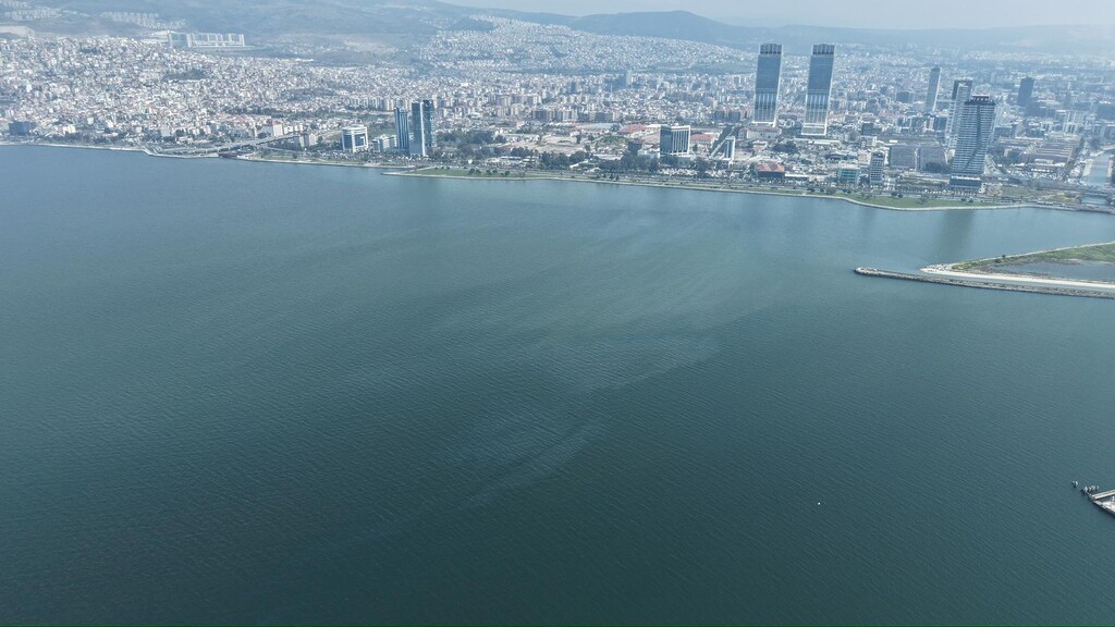 İzmir Körfezi’nde yine dış kaynaklı kirlilik alarmı