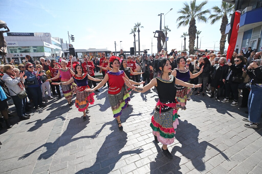 Karşıyaka eşitlik ve adalet için omuz omuza!