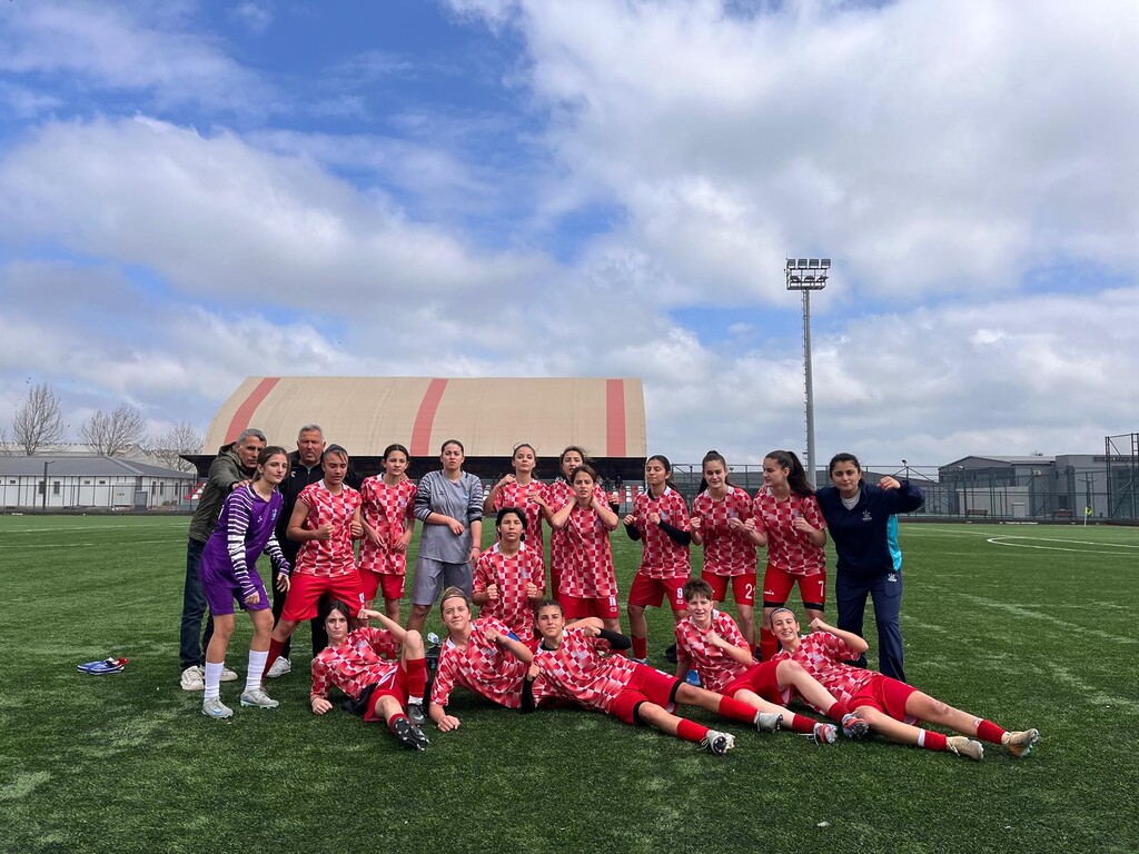 Konak Belediyespor şampiyonluk yolunda emin adımlarla ilerliyor