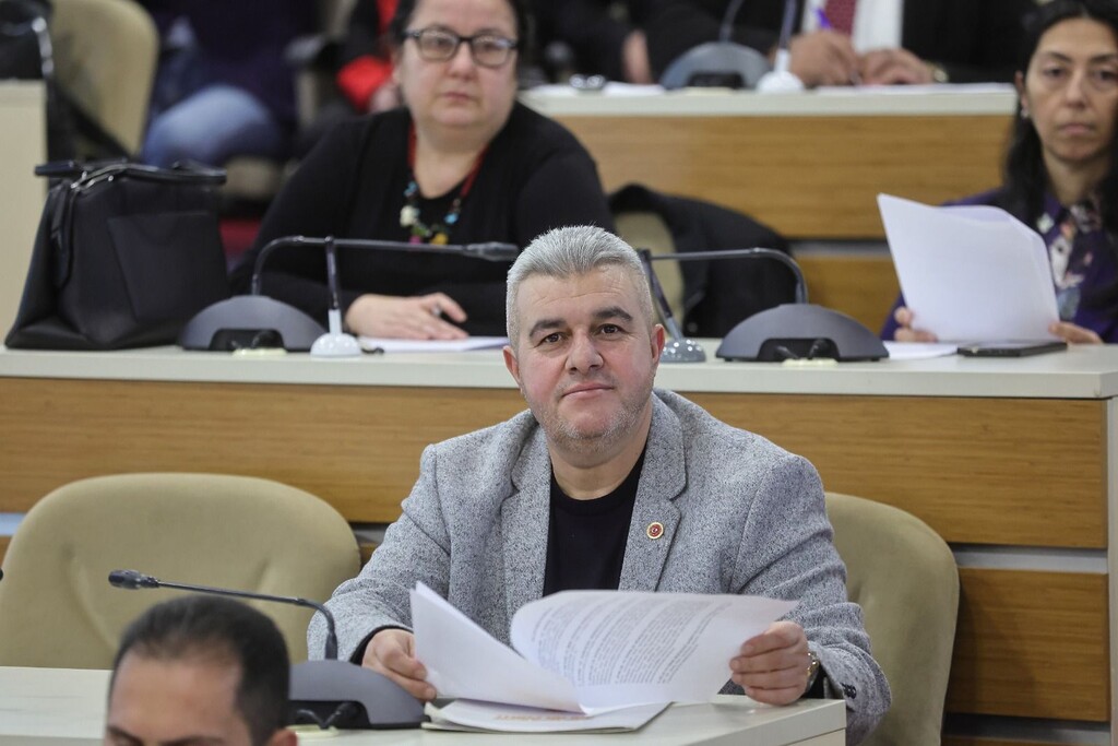 AK Partili Aydın Koç’tan Sert “Halk Konut” Eleştirisi: “Bayraklı Halkı Beceriksizliğin Kurbanı Oluyor!”