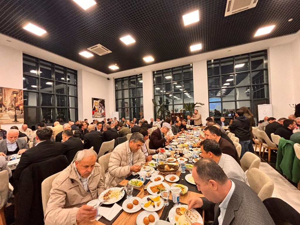 Bornova’da Gönül Sofrası: İzmir Trabzonlular Derneği İftarında Birlik Mesajı