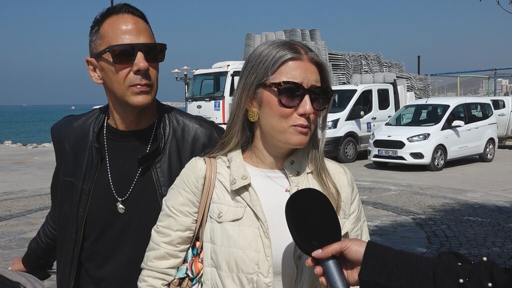 KUŞADASI SEÇİLMİŞ BAŞKANININ YANINDA