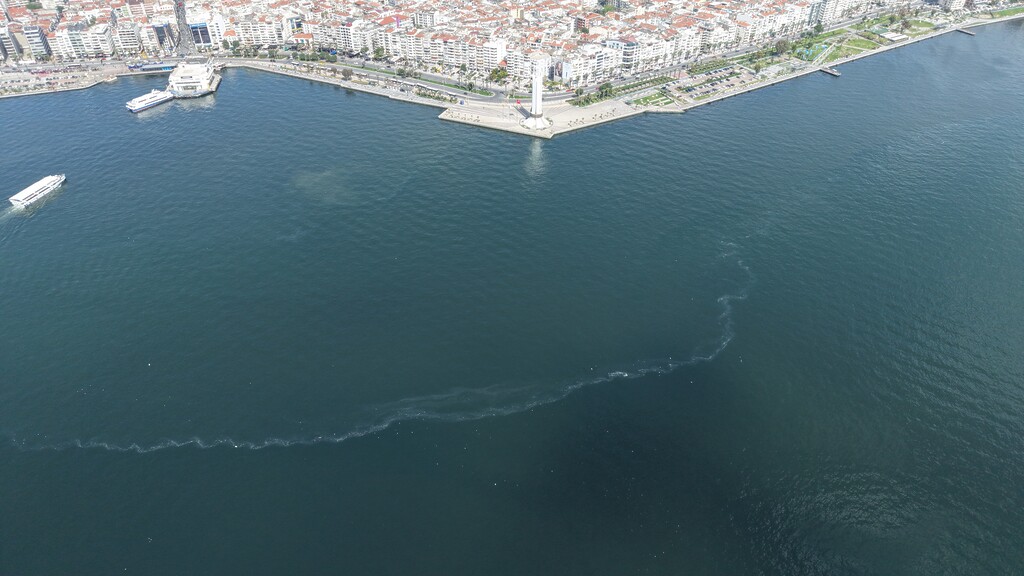 İzmir Körfezi’nde dokuzuncu kez dış kaynaklı kirlilik tespit edildi