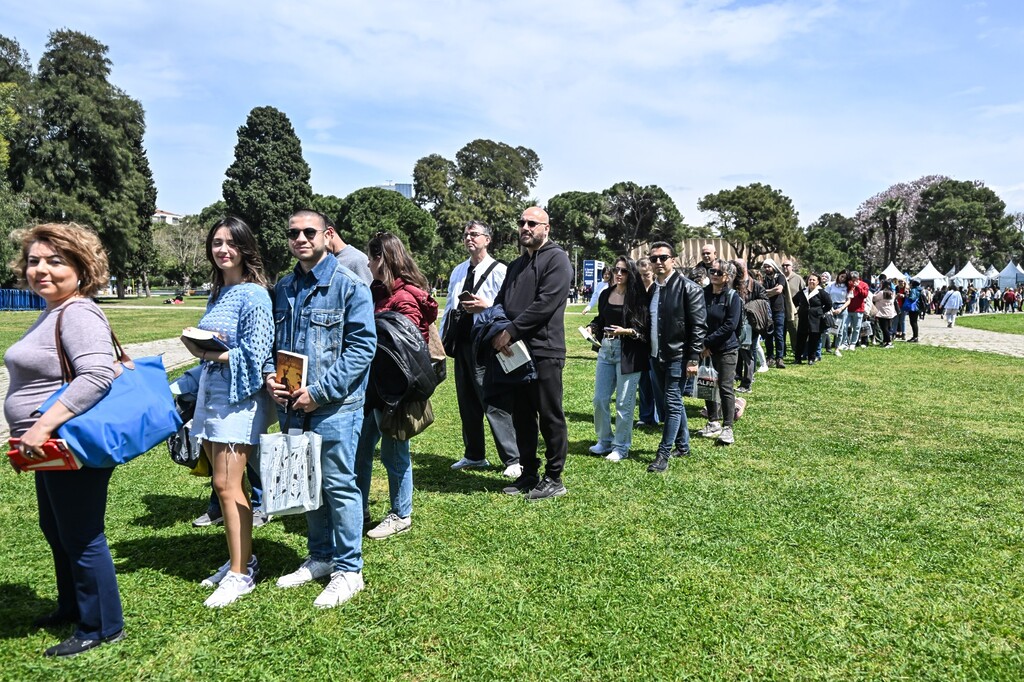 İzmirliler İZKİTAP’a akın etti