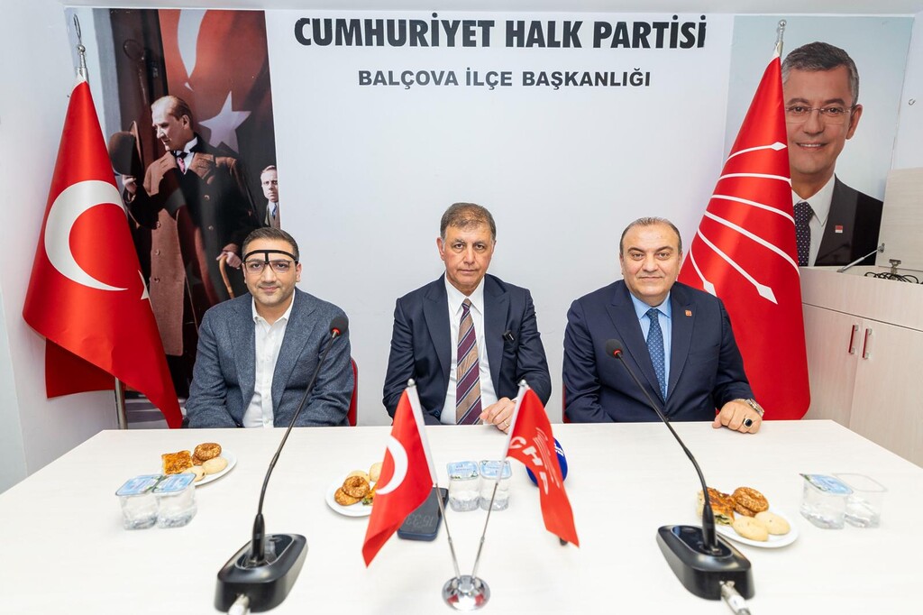 Başkan Tugay teşekkür turuna Balçova’da devam etti