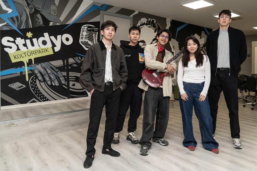 Stüdyo Kültürpark Kazakistanlı müzik grubuna kapılarını açtı