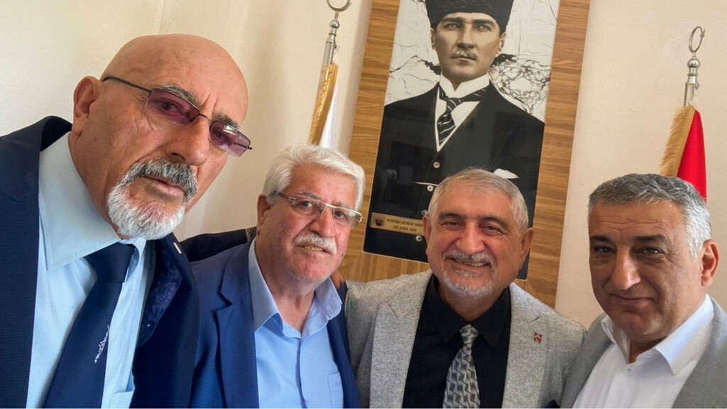 Çiğli Esnaf Odası Başkanı Arif Altıkulaç’ın ADD Çiğli Başkanı Metin Özdemir’i ziyaretinde her iki kurumda da görev yapan İrfan Tepeli eşlik etti.