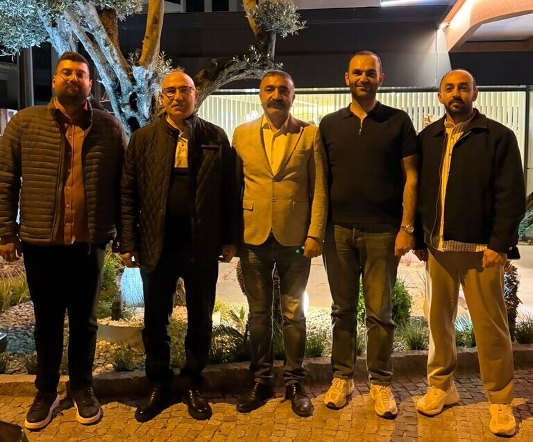 Mahmut Tanal, Erkan Akar, Mertcan Eroğlu, Barış Solak ve Hüseyin Bal İzmir Çiğli'de bir arada.