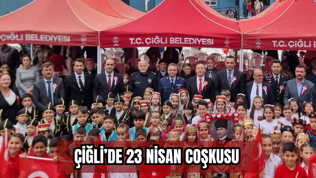 Çiğli Kaymakamı Fatih Görmüş, Belediye Başkanı Onur Emrah Yıldız ve İlçe Milli Eğitim Müdürü Şuayip Üner öğrencilerle birlikte 23 Nisan kutlamalarında.