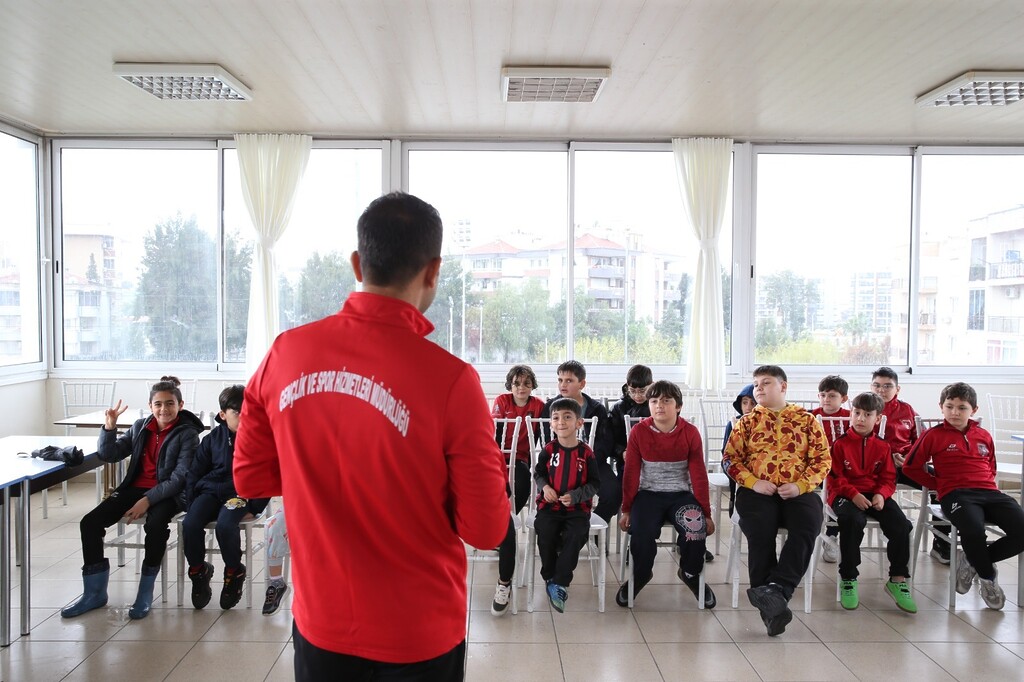 Çiğli Belediyesi Gençlik ve Spor Hizmetleri Müdürlüğü futbol eğitim semineri