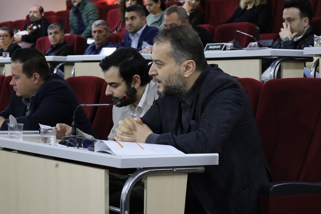 AK Parti Çiğli Belediye Meclis Üyesi Kadir Önler, Köyiçi imar planına ilişkin değerlendirme yaptı.