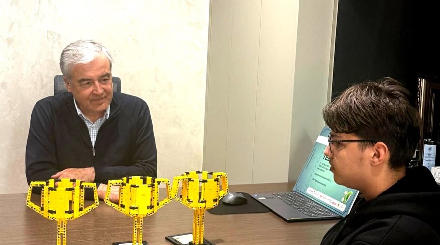 İzmir Çiğli Aydoğan Yağcı Bilim ve Sanat Merkezi’nin Robotik Takımı Spica’dan Murat Gökçekaya'ya ziyaret