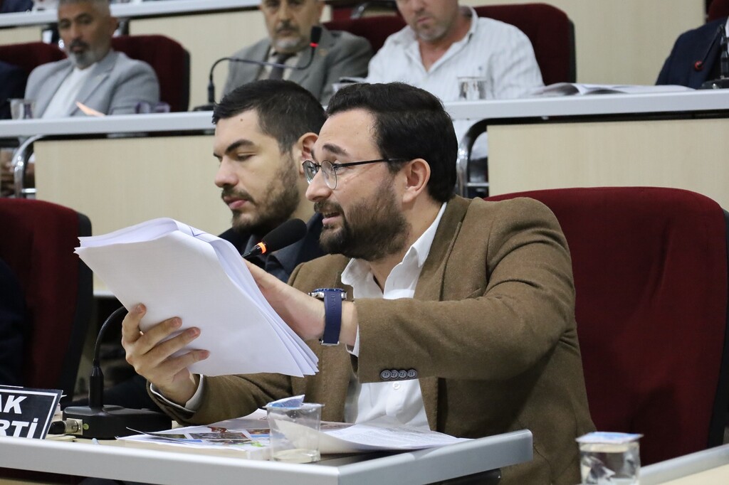 AK Parti Meclis Üyesi Sezgin Özgen, planın teknik yönüne ilişkin eleştirilerde bulundu