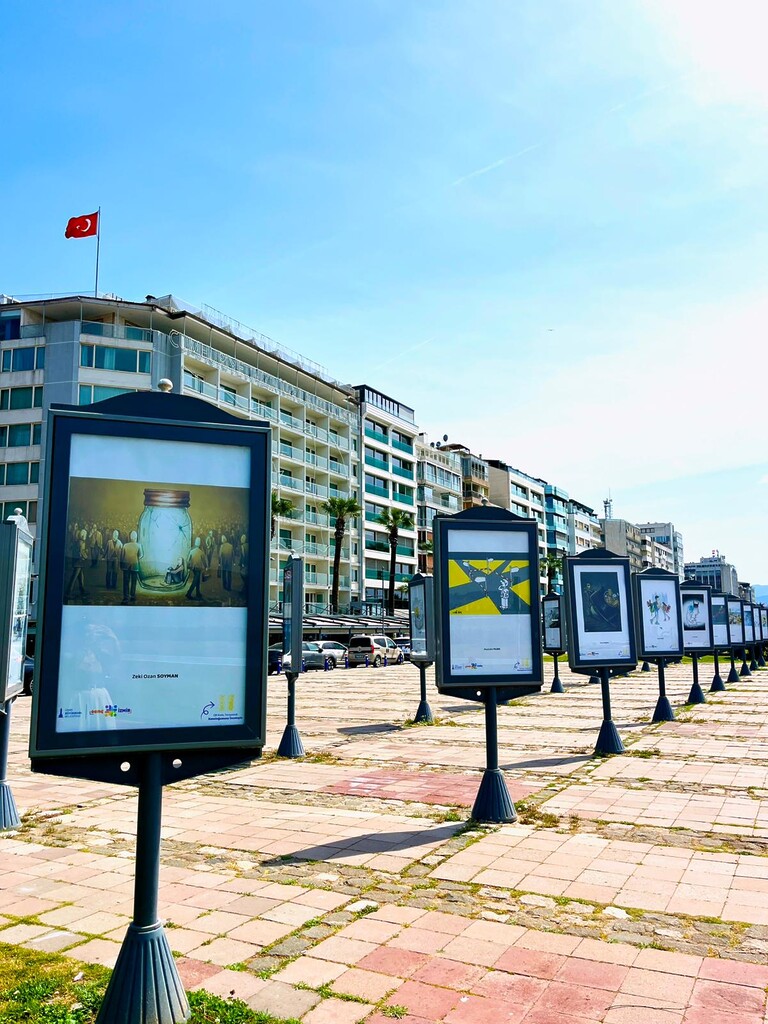 “Gençlik Nerede?” karikatür sergisi Vasıf Çınar Meydanı’nda