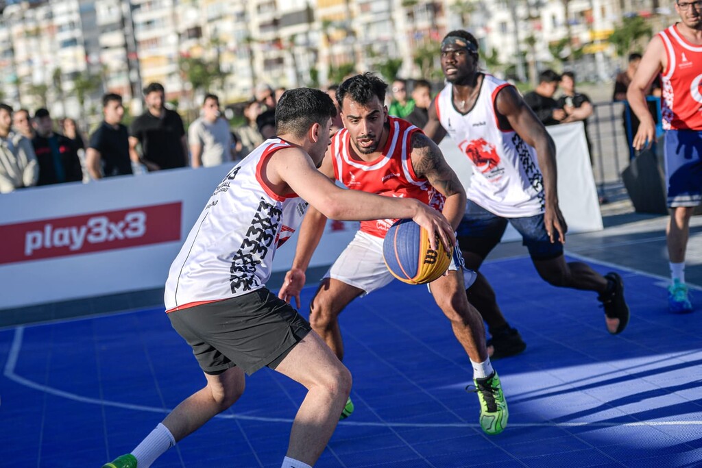 Gençler İzmir’i  ayağa kaldırdı