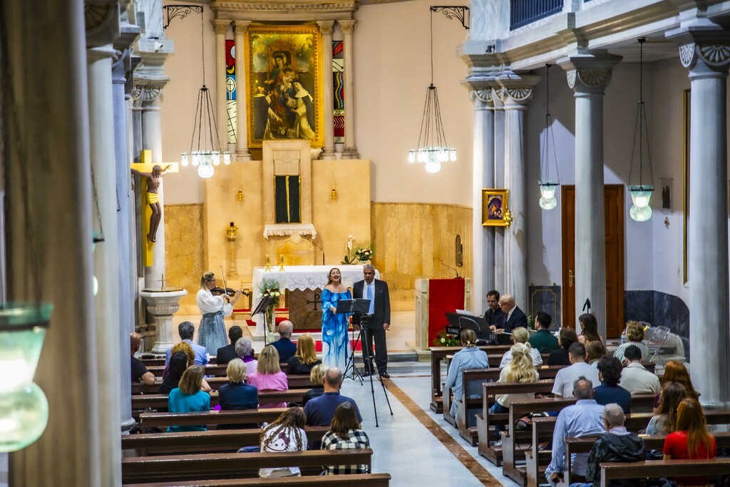 İzmir’de Santissimo Rosario Katolik Kilisesi’nde gerçekleştirilen “Ave Maria” konseri, tarihi mekanda klasik müzik eserlerini sanatseverlerle buluşturdu.