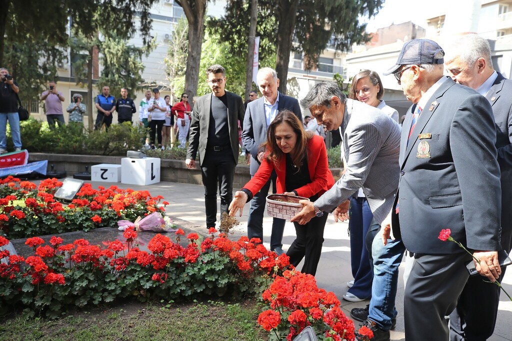 Karşıyaka tek yürek oldu, Zübeyde Anne’ye koştu!