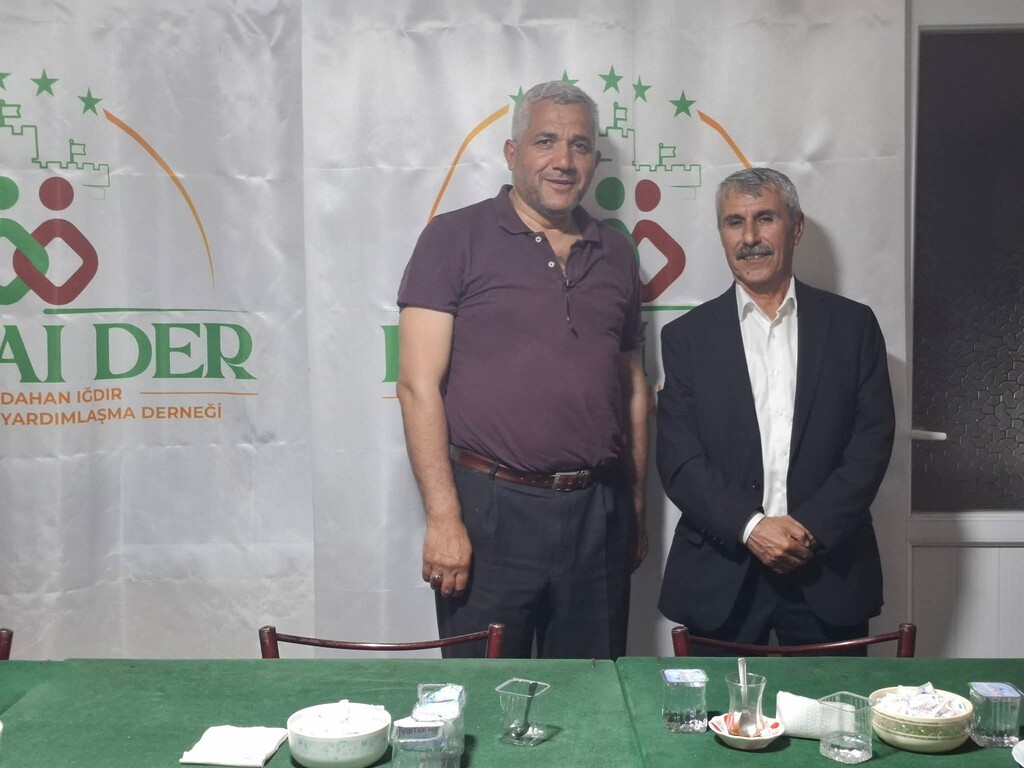 Serhat Karslılar Federasyonu Başkanı Bora Koçu ve Çiğli KAI Dernek Başkanı Sıtkı Ulu, Kars Ardahan Iğdır Derneği'nde bir araya geldi.