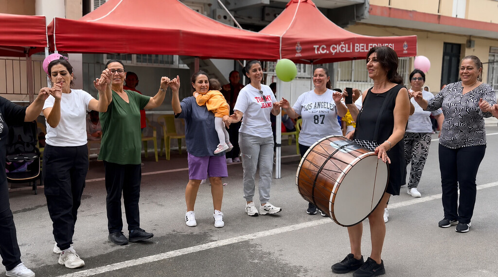 Çiğli'de bulunan Güzeltepe Kadın Dayanışma Merkezi'nde Yıl Sonu Çockuşu Yaşandı.
