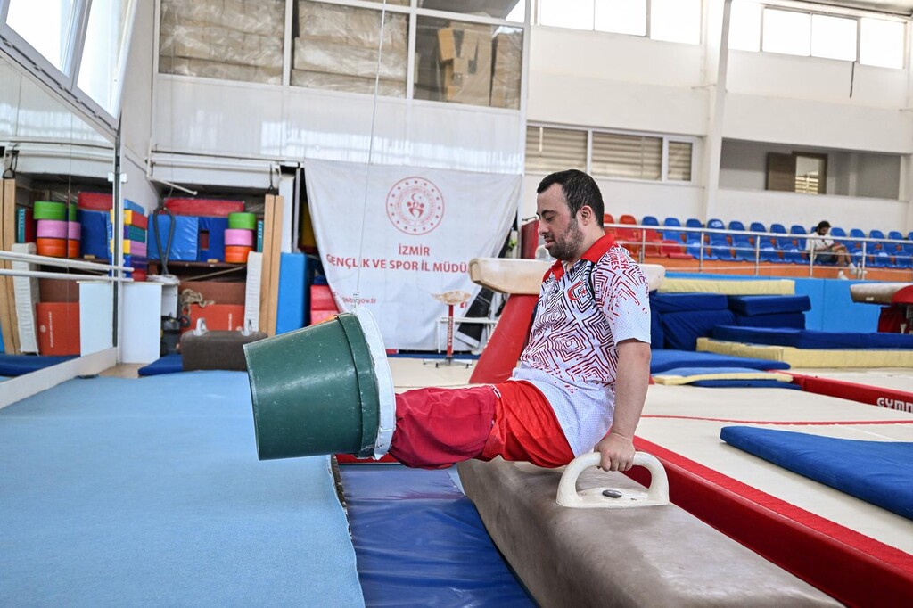 İzmirli özel sporcu Öztürk’ten tarihi başarı