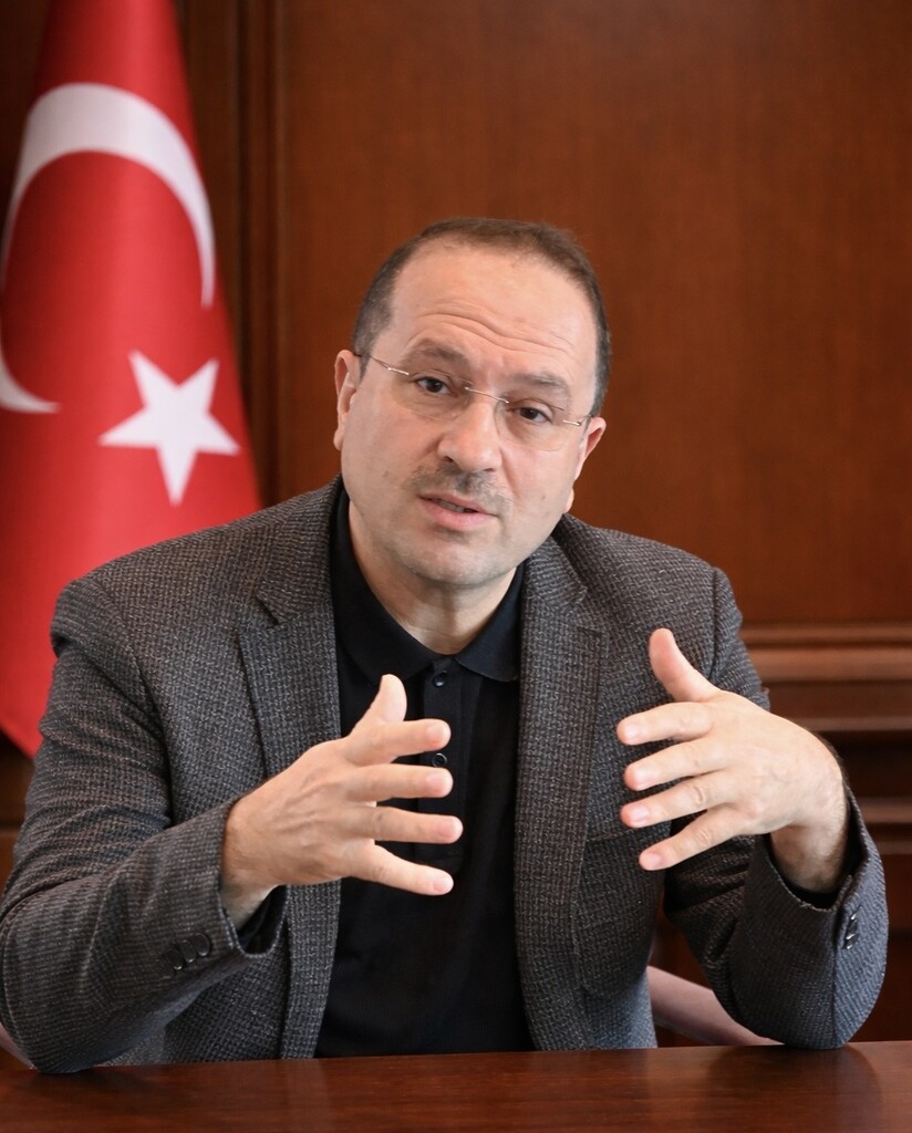 AK Partili Kırkpınar: “İzmir’in gündemi hizmet değil, skandallar oldu”